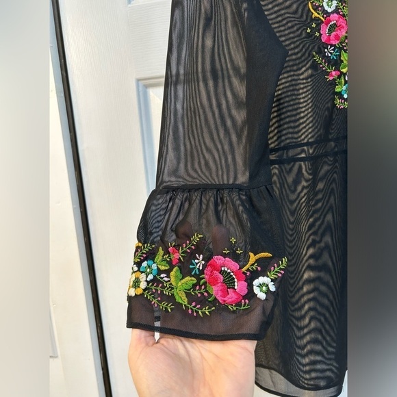 Women's Sheer Black V-Neck Popover Blouse Whimsigoth Floral Embroidered Size M - Picture 5 of 7